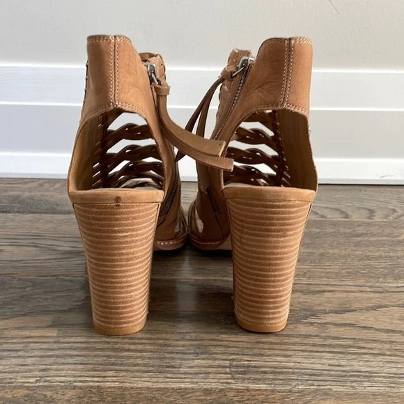 Dolce Vita Amina block heel peep toe sandal camel/tan - Picture 8 of 12